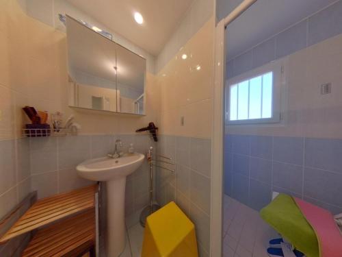 Photo de la galerie de l'établissement Charmant pavillon spacieux avec jardin à 5 min des plages - Animaux admis - FR-1-323-368, à Saint-Jean-de-Monts