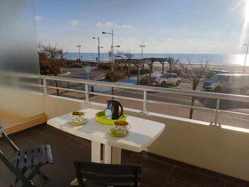 Appartement moderne 2 chambres avec terrasse, proche plage et commerces - FR-1-323-491