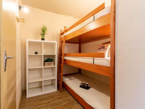 a bunk bed room with two bunk beds in it at Studio Saint-Lary-Soulan, 1 pièce, 5 personnes - FR-1-296-492 in Saint-Lary-Soulan