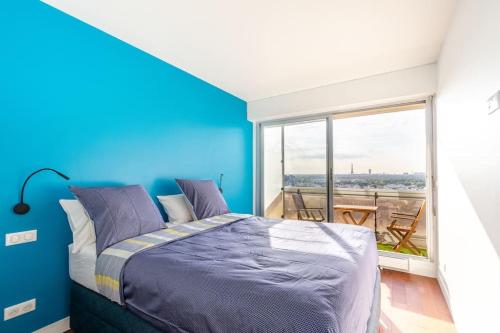 Postel nebo postele na pokoji v ubytování Comfortion Le Papillon - Appartement de luxe avec vue et piscine
