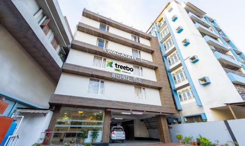 a view of the front of the hotel at Treebo Trend Swagatam Inn in Guwahati