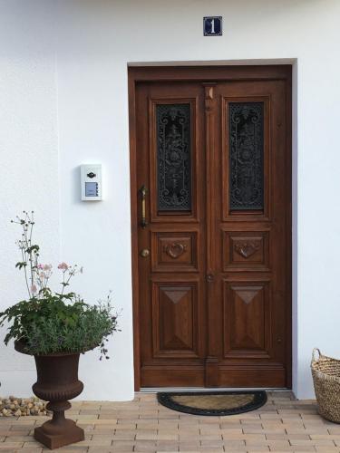 a wooden door with a plant in front of it at Appartement in Odenthal, ruhig und doch zentral in Odenthal