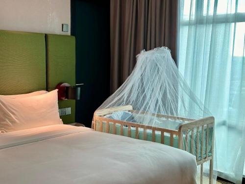 Ένα ή περισσότερα κρεβάτια σε δωμάτιο στο King Park Hotel Kota Kinabalu