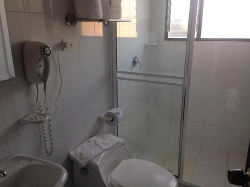 Salle de bains dans l'établissement Hotel Plaza Muisca