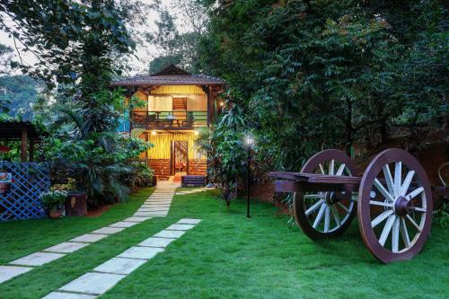 Taman di luar Evergreen County Retreat-India's First Adventure Veg Retreat