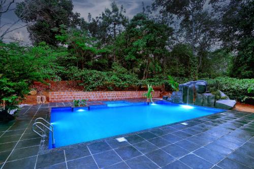 Kolam renang di atau dekat dengan Evergreen County Retreat-India's First Adventure Veg Retreat
