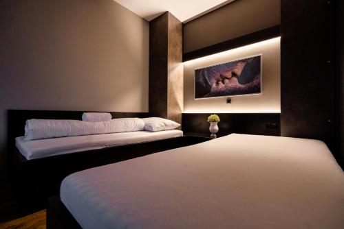 Una cama o camas en una habitación de Rezidencia HONT
