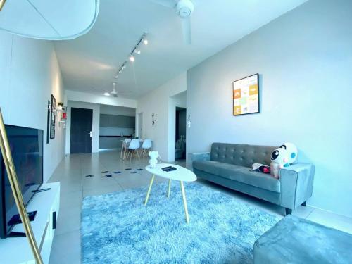 Posezení v ubytování JOVIAL Modern Cozy Homestay `Meritus Perai
