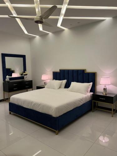 Кровать или кровати в номере The Gateway islamabad