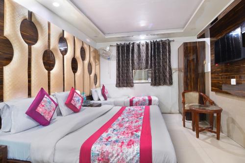 a bedroom with two beds in a room at Hotel Glow Inn Paharganj-3 Mins Walk From New Delhi Railway Station in New Delhi