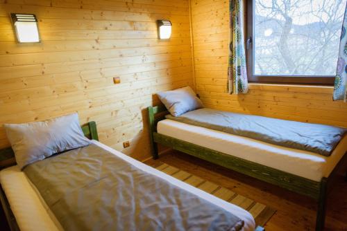 En eller flere senge i et værelse på Country Garden - Országkert