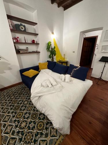 Ένα ή περισσότερα κρεβάτια σε δωμάτιο στο WOW HOUSE in Torino