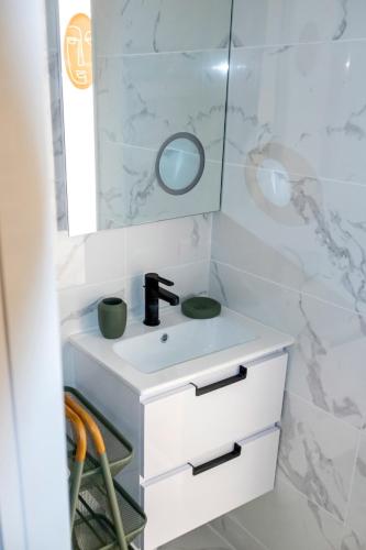 302b Beautiful studio refurbished Downtown / Ac photo 8