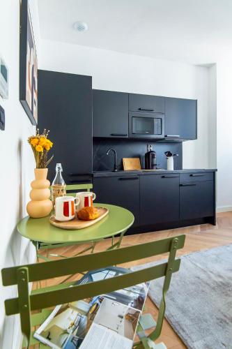 302b Beautiful studio refurbished Downtown / Ac photo 10