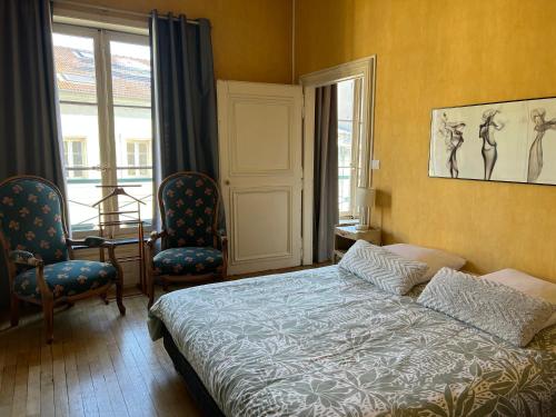 Postel nebo postele na pokoji v ubytování La Lodge Victoria -Vieille Ville & Pépinière -50m2