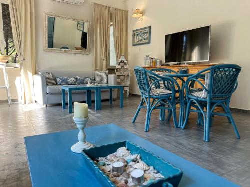 a living room with a couch and a table with chairs at Hotel Brigantino in Procchio