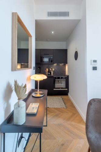 301a Charming 2 rooms refurbished super center photo 14