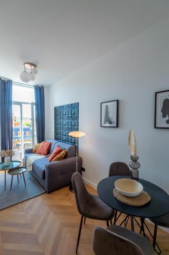 301a Charming 2 rooms refurbished super center