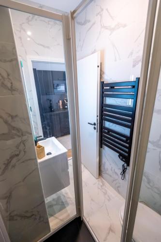 301a Charming 2 rooms refurbished super center photo 9