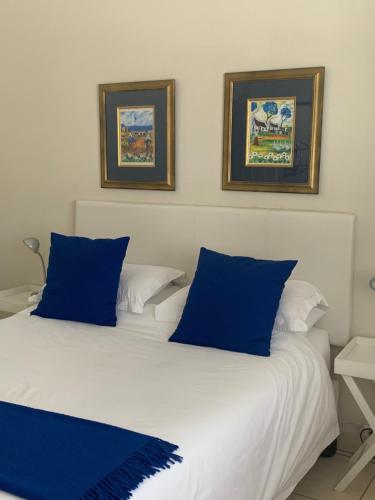 Ένα ή περισσότερα κρεβάτια σε δωμάτιο στο Millard Crescent Guest House