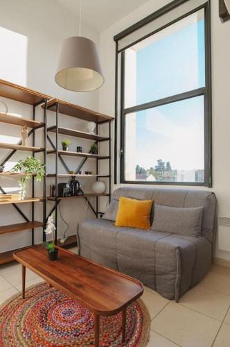 Le JOYAU loft historique et arboré avec garage
