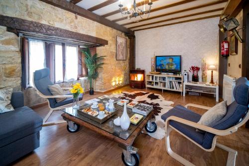 a living room with a table and two chairs at Abad casa Siguenza 250m2 vivienda y exterior in Sigüenza