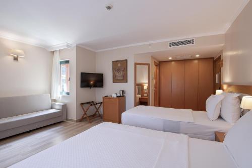 Ένα ή περισσότερα κρεβάτια σε δωμάτιο στο Miramare Queen Hotel - Ultra All Inclusive