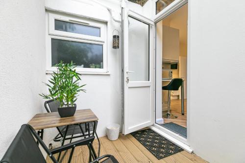 Φωτογραφία από το άλμπουμ του Quiet 1 Bedroom Flat, Perfect for Solo Travellers σε Ealing