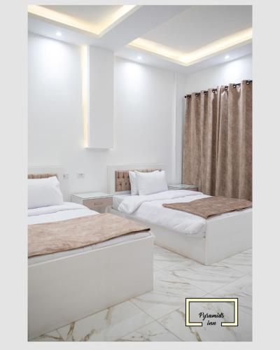 Egyptus Pyramids Inn