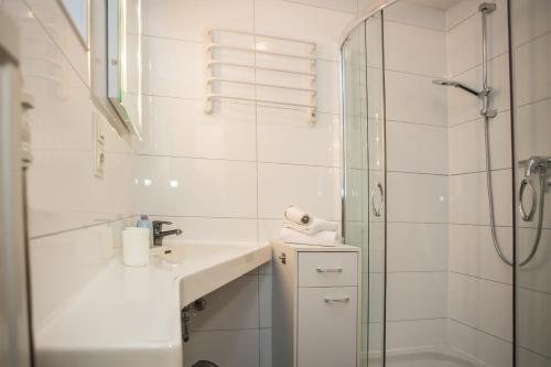 a white bathroom with a sink and a shower at Studio - Kapperundweg 4-3 Winterberg in Winterberg