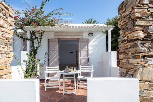 Un patio o zona al aire libre en Kavuras Village Hotel & Suites