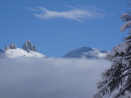 a view of a snow covered mountain in the distance at le Chal'heureux in Vars