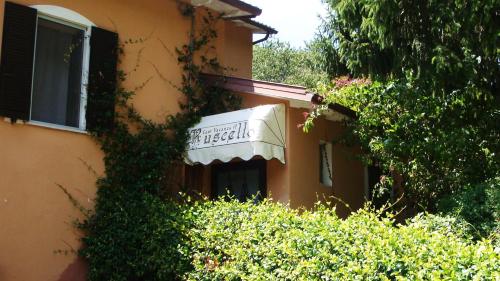 a building with a sign on the side of it at Affitta camere Il Ruscello in Scheggino