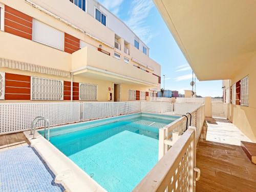 Global Vacacional, Práctico apartamento con piscina en la playa de Canet