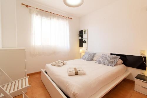 Ένα ή περισσότερα κρεβάτια σε δωμάτιο στο Global Properties, Practico apartamento con piscina en la playa de Canet