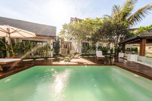 Bazén v ubytování Sarang Apartments by EVDEkimi Ubud nebo v jeho okolí