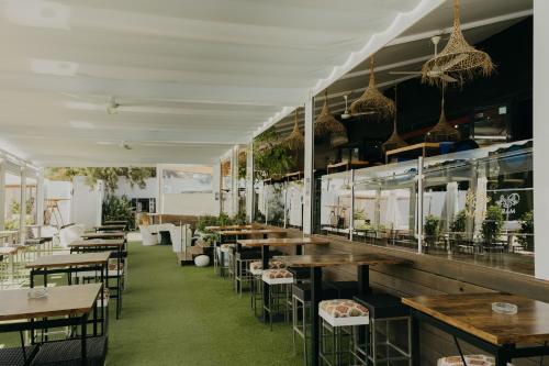 a row of tables and chairs in a restaurant at Mare Hotel in Dos Hermanas