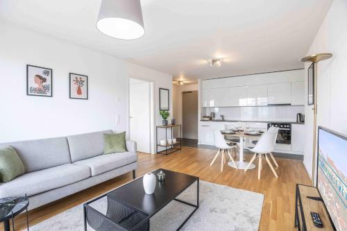 Kuchyň nebo kuchyňský kout v ubytování Arsenaux Residence by Homenhancement