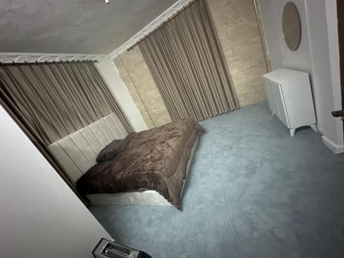a small bedroom with a bed and a window at شقه للأيجار في الحي الشرقي in Irbid