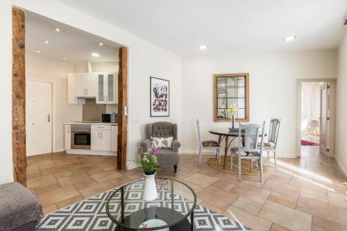 Modern and bright- 1bedroom 1bathroom- Downtown