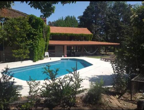 Casa country las praderas de lujan
