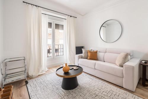 Bright and Stylish-2Bedrooms 1Bathroom-Plza España