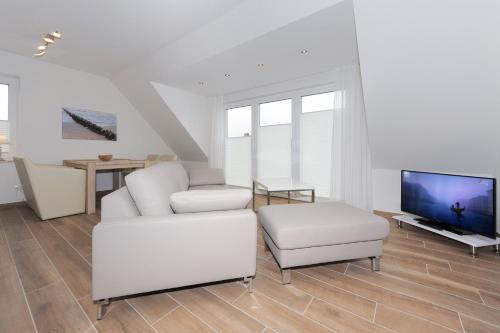 TV a/nebo společenská místnost v ubytování Ferienwohnung Inselstern - Residenz an der Nordseetherme
