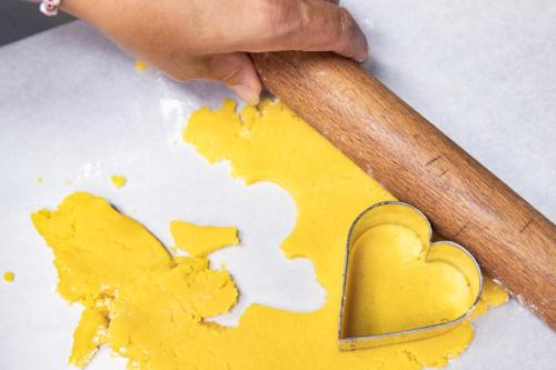 a person painting a heart on a piece of yellow paint at Locanda dell'Aioncino in Bibbona