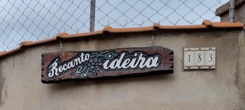 Recanto Videira Rota do Vinhoに飾ってある許可証、賞状、看板またはその他の書類