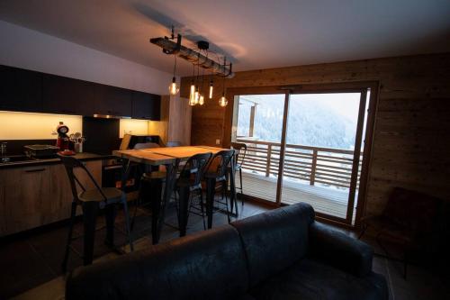 Η κουζίνα ή μικρή κουζίνα στο Le Balcon du Snow Roc