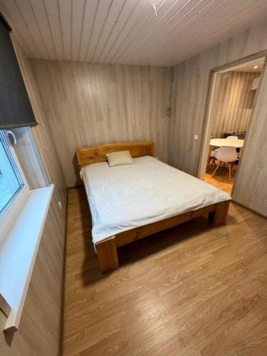 מיטה או מיטות בחדר ב-Teenuse loft