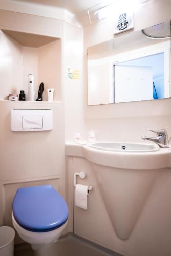 Bilik mandi di Brit Hotel Limoges Nord - Ex Fasthôtel