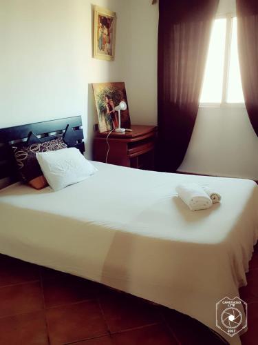 a large white bed in a room with a window at Charmant appartement moderne au cœur de Gueliz, Marrakech Lumineux", Cosy", Bien situé in Marrakech