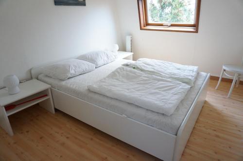 En eller flere senge i et værelse på Kustverhuur, Park Schoneveld, Zeester 20